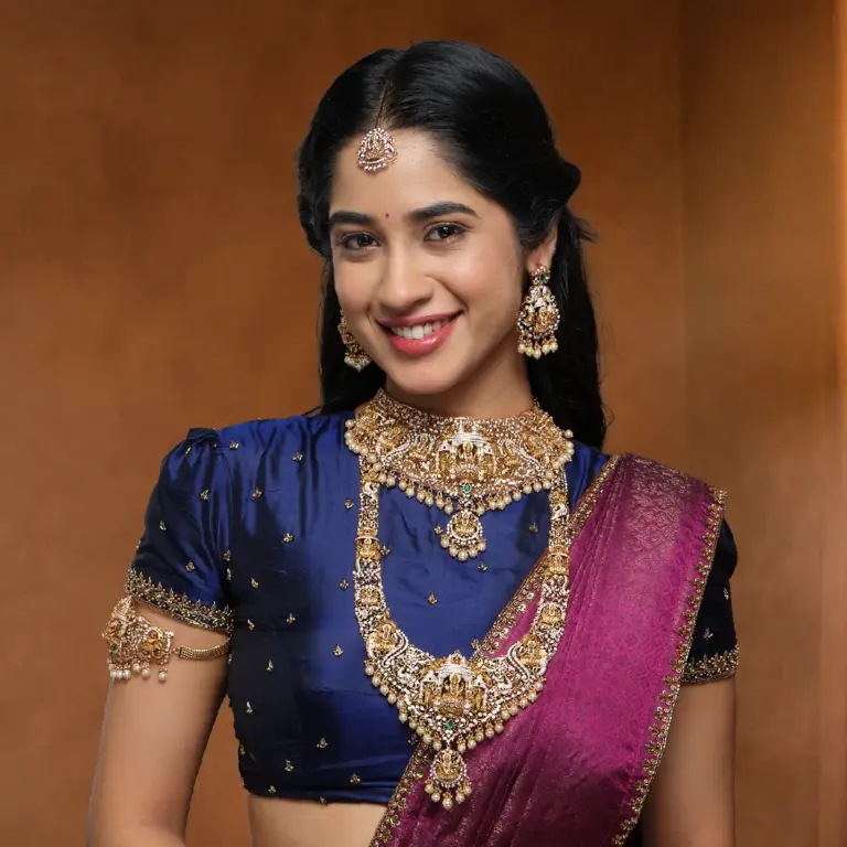 Regal traditional diamond look
